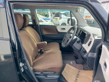 運転席側から観たフロントシートのイメージです。