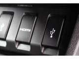 USBジャックも搭載はもちろんのこと、HDMI入力端子も装備。外部機器と接続すればナビで視聴可能。クルマがシアターに変化します♪