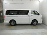 この度は、当社の展示車をご覧いただきまして、誠に有難うございます。自信をもってお勧めできる車となりますので、ごゆっくりご覧頂きたいと思います。