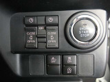 スマートキーをカバンやポケットに携帯するだけでドアやテールゲートを施錠・開錠でき、エンジンも掛けられます。