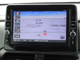 【ナビ】メモリーナビ(MM320D-L)付きです。目的地を設定すれば初めての場所でも簡単に行くことができます。もちろん音楽だって聴けちゃいます♪
