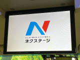 【フリップダウンモニター】大画面モニターで後席でもエンタメをお楽しみいただけます。小さなお子様にも大人気の装備です♪