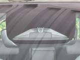 【ホンダセンシング】走行中に前方の車両等を認識し、衝突しそうな時は警報とブレーキで衝突回避と被害軽減をアシスト。より安全にドライブをお楽しみいただけます。