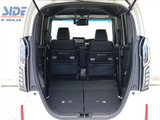 『1台』のお車に対して、3名体制で日々議論を重ね仕入れを行っております。
