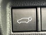 【パワーバックドア】スマートキーや運転席のボタンを押すだけでリアゲートが自動で開閉します!荷物を持っている時や、高い位置にあるバックドアを閉める際に便利な機能です♪