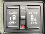 【両側パワースライドドア】スマートキーや運転席のスイッチで後席両側スライドドアの開閉が可能♪電動だから力を入れてドアを開ける必要が無く、小さなお子様でも簡単に開け閉めでき快適です♪