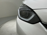 LEDヘッドライトは、点灯の瞬間から最大光量を発揮し、突然暗くなるトンネルなどでの安定感を高めます。