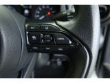【レーダークルーズコントロール】アクセルペダルを踏まなくても、車間制御モードでは、先行車の車速変化に合わせた追従走行を行い、自動的に加速・減速・停止をします。