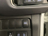 両側パワースライドドア付きだから、狭い駐車スペースなどでの 乗り降りラクラク!小さなお子さまのいるご家庭には嬉しい装備。