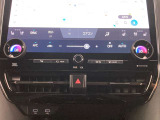 オートエアコンは温度を設定するだけで、自動で風量などを設定してくれます。運転しながら操作も必要ないので、安全性も向上します。