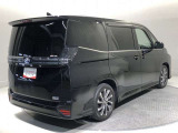 ご納車前にはエンジンオイル・オイルエレメント等を交換して、トヨタディーラーのエンジニアがしっかりと整備をさせていただきます。交換部品などについては、スタッフへお尋ねください。