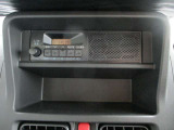 純正AM/FMラジオ(スピーカー一体型)。お仕事中でも音楽を楽しめます。