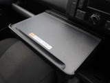 サクシードならではの車内テーブル完備!ちょっとしたものも置いてもご安心いただけます!