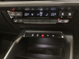 デジタル時代にふさわしいユーザーインターフェースであるMMIタッチレスポンスは、フラットな高解像度モニターで車両のセッティングやインフォテインメントを直感的に操作することが可能。