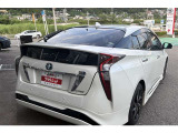高級車の定番「ダブルウィッシュボーン式」のリヤサスペンションを採用。質感に優れた、心地よい乗車感を実現しています。