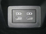 【充電用USB端子】デバイスの充電に便利です。※実際の接続端子は写真で確認or店舗までご気軽にお問合せください♪