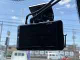 【ドライブレコーダー】走行中の映像を記録します。事故などのトラブル時に確認ができ、証拠映像としても役に立つだけでなく、危険運転などの抑止にも効果があります。