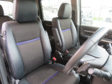前席の画像です。是非運転席に座っていただき視界等をご確認ください。