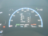 車線逸脱警報などの機能がメーターで操作できます。