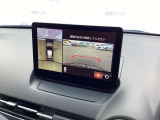 【360&deg;ビューモニター】  とても分かりやすい、クルマの上から見下ろしたような映像で、駐車サポートをしてくれます。