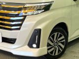 【LEDヘッドライト】悪天候や夜間走行時も良好な視界を確保し安心して運転できる高輝度LEDヘッドライトを装備!点灯速度が早く、消費電力も抑えられています。