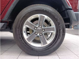 足元を引き締めるホイールデザインになっております。