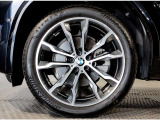 BMWの純正アロイホイールは軽量かつ強度にも優れているホイールで走行性能を引き上げる設計になっております。足元にもBMWは妥協がなくこだわっている個所になります。