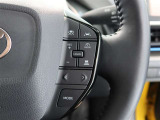 アダプティブクルーズコントロール機能付きです。走行中に先行車の様子を検知しながら、設定した車速の範囲内で先行車との距離のキープを支援します。詳細は販売店スタッフまでおたずねください。