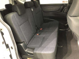 【後部座席】も当然、綺麗・清潔に仕上げております。内装の綺麗なお車は気持ちが良いですし、コンディションのいい車が多いです。これもオススメの1台です。