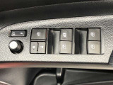 パワーウィンドは今や当たり前の機能ですが、無いと困る機能です。運転席からの操作で、全席の窓を振るオープンにしたり、フルクローズが可能です。