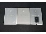 保証書・記録簿・取扱説明書と揃っていいます。キーの電池は新品にお取替えしてから納車させて頂きます。