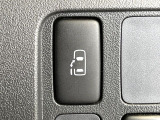 【パワースライドドア】スマートキーや運転席のスイッチでスライドドアの開閉が可能♪電動だから力を入れてドアを開ける必要が無く、小さいお子様でも、重い荷物を持っている時もラクに開け閉めできます♪