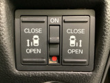リアドアは乗り降りに便利な両側電動スライドドアです。また運転席に座っていながらスイッチ操作で自在にスライドドアを開け閉めできます。