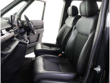 高いホールド性で運転姿勢が安定します。長距離ドライブでも疲れにくいのが魅力です。快適なドライビングライフをお送りください♪