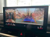 【バックカメラ】運転席から画面上で安全確認ができます。駐車が苦手な方にもオススメな便利機能です。