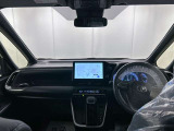 落ち着いたカラーの内装で、ゆったりと運転したい方に。