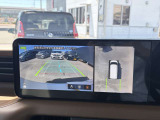 車を空から見たような映像が映る、アラウンドビューモニターで車両周辺の安全確認も一目でできます!小さなお子様や障害物も確認できるので、運転のし易さだけではなく事故防止にも役立ちます♪