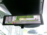 スマートルームミラー付きです☆後方カメラの映像がルームミラーに映るので、たくさんの人や荷物をのせていても邪魔せず見られるのです♪