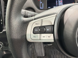 ステアリングにオーディオ操作スイッチが付いています。オーディオ画面に直接タッチしなくても操作が出来ますので、運転に集中できます。