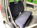 広々とした2列目シートは居住性が高く、居心地も快適!友達や家族とのお出かけにぴったりです。ベビーシートやチャイルドシート使用時も快適にお過ごしいただける十分な空間を確保しています。