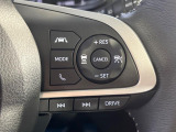 【スマートアシスト】走行中に前方の車両等を認識し、衝突しそうな時は警報とブレーキで衝突回避と被害軽減をアシスト。より安全にドライブをお楽しみいただけます。
