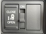 【パワースライドドア】スマートキーや運転席のスイッチでスライドドアの開閉が可能♪電動だから力を入れてドアを開ける必要が無く、小さいお子様でも、重い荷物を持っている時もラクに開け閉めできます♪