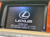 【メーカー純正ナビ】インテリアに溶け込むスタイリッシュな「専用設計」メーカーナビを装備♪視認性や操作性など基本性能にも優れ、より上質なカーライフをお楽しみいただけます。