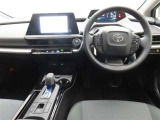 ぜひ展示車の運転席に座ってみてください。