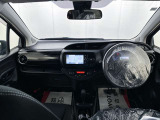 落ち着いたカラーの内装で、ゆったりと運転したい方に。