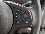 ◆アダプティブクルーズコントロール◆予め設定した車速内でクルマが自動的に加減速。前走車との適切な車間距離を維持しながら追従走行します。【LKAS】車線維持支援システムでステアリング操作を支援。