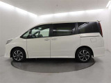 リヤ5面はプライバシーガラス☆強い日差しや車外の視線から室内を守ってくれます。
