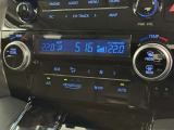 左右独立温度コントロールフルオートエアコンです。運転席、助手席それぞれで独立して温度設定ができます。冷え性の方が乗っても安心ですね♪