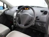 インテリアは、インサイドドアハンドルや、サイドレジスターなどにメッキ加飾を施し、上質感を高めています。
