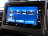 CD、DVD、Bluetooth、AM、FM、スマートフォン接続ができます。